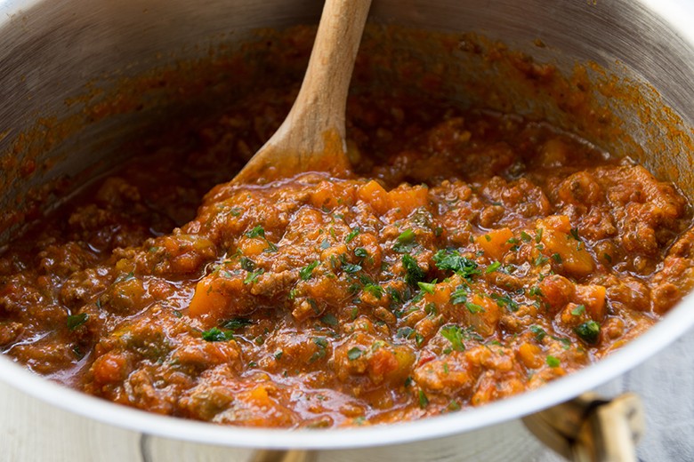 Fleischsugo mit Pilzen