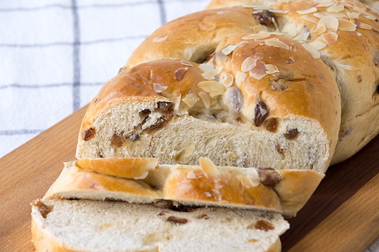 Zopfbrot mit Rosinen