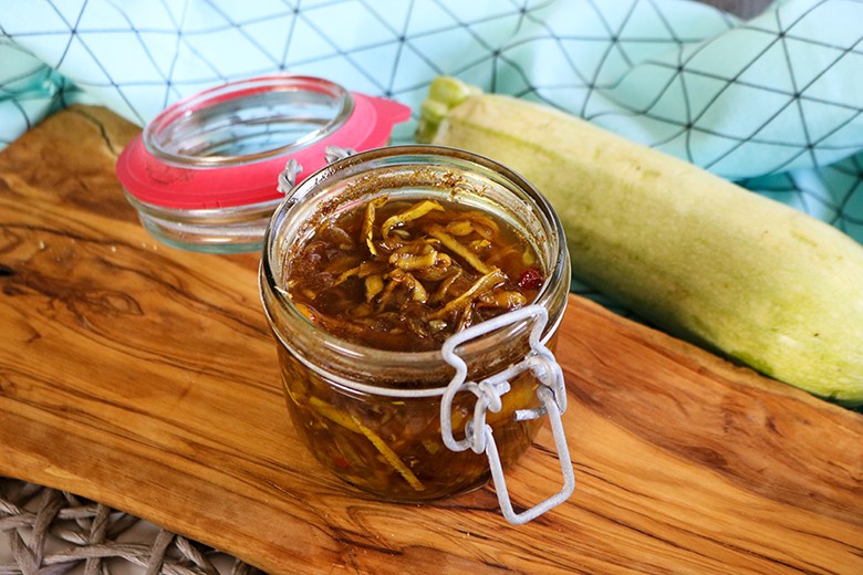 Zucchinisalat mit Curry