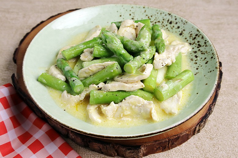 Spargelragout mit Hühnerfleisch
