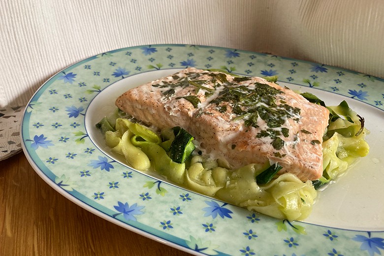 Wildlachs aus dem Backofen mit Zoodles