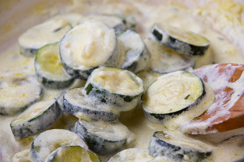 Zucchinigemüse mit Schmand