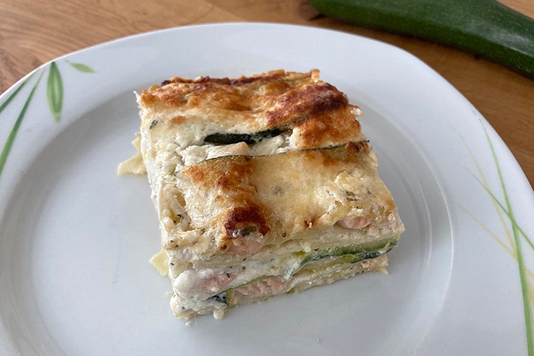 Zucchini-Lasagne mit Lachs