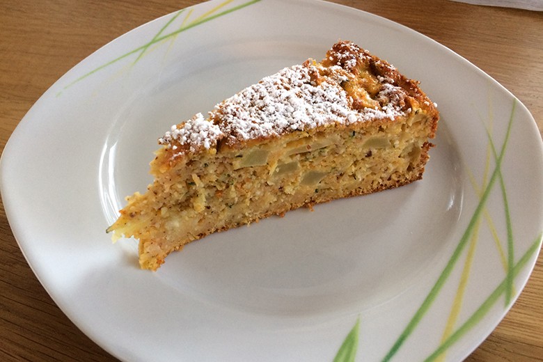 Möhren-Zucchini-Apfel-Kuchen