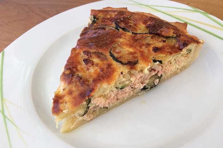Zucchini Quiche mit Lachs