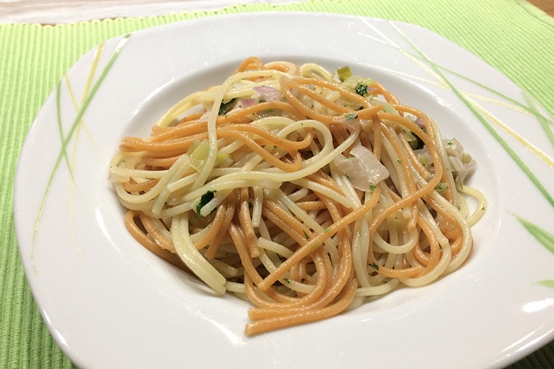 Spaghetti mit Lauch und Zwiebeln