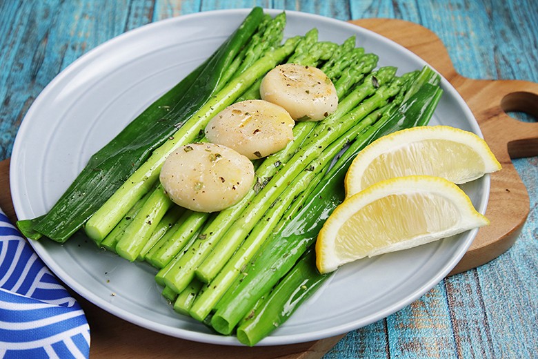 Jacobsmuscheln mit Spargel