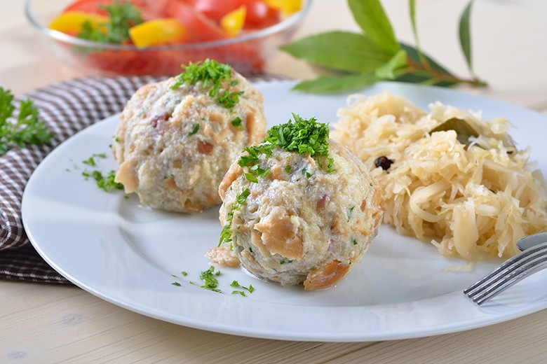 Tiroler Speckknödel mit Sauerkraut