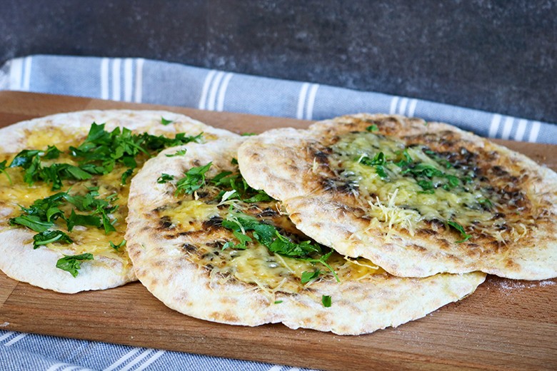 Pfannenbrot mit Käse