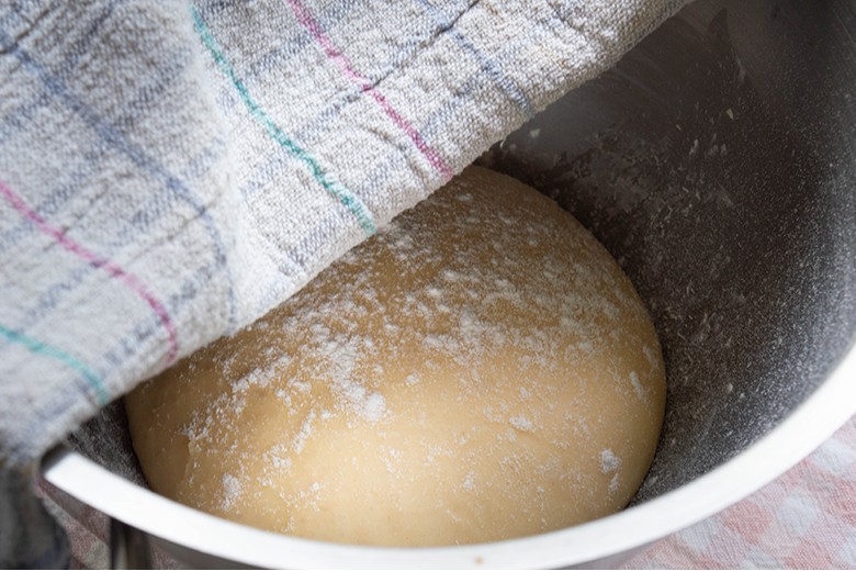 Süßer, glutenfreier Hefeteig