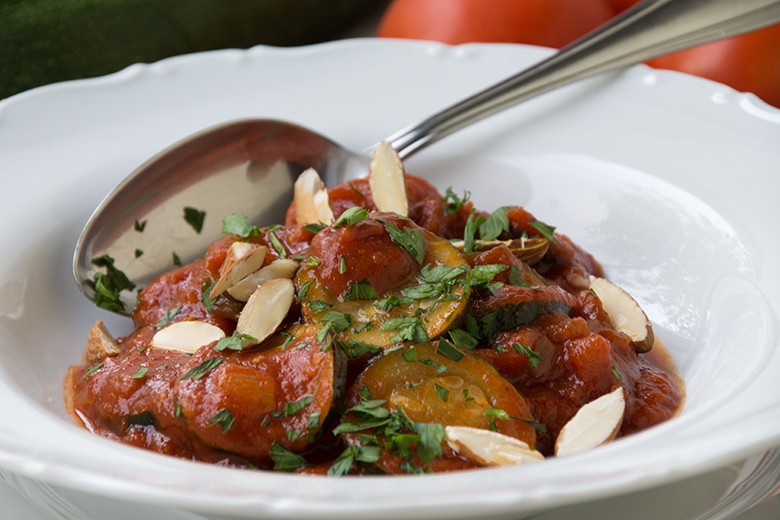 Zucchinigemüse mit Mandeln