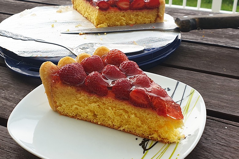 Obsttorte mit Erdbeeren