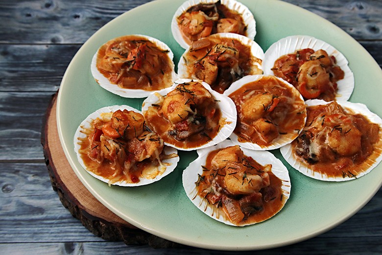 Fischragout in Jakobsmuscheln überbacken