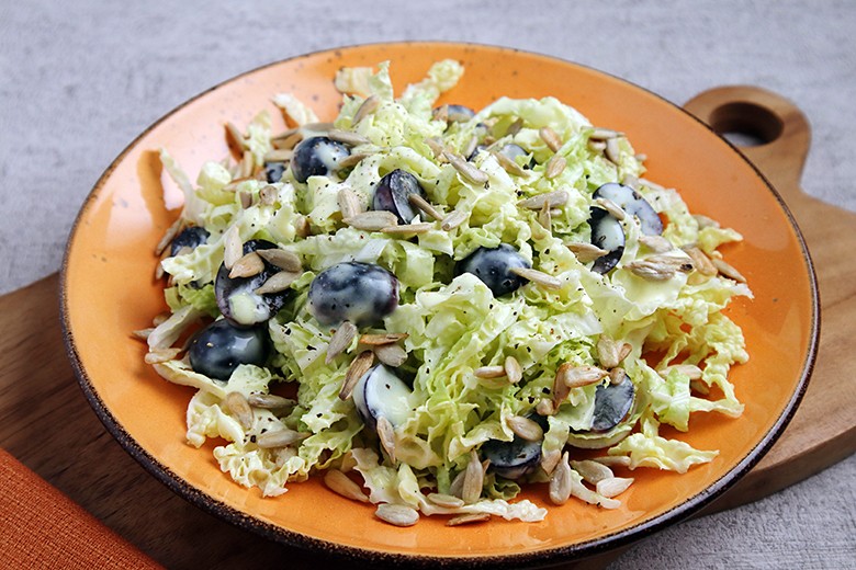 Chinakohlsalat mit Sonnenblumenkernen