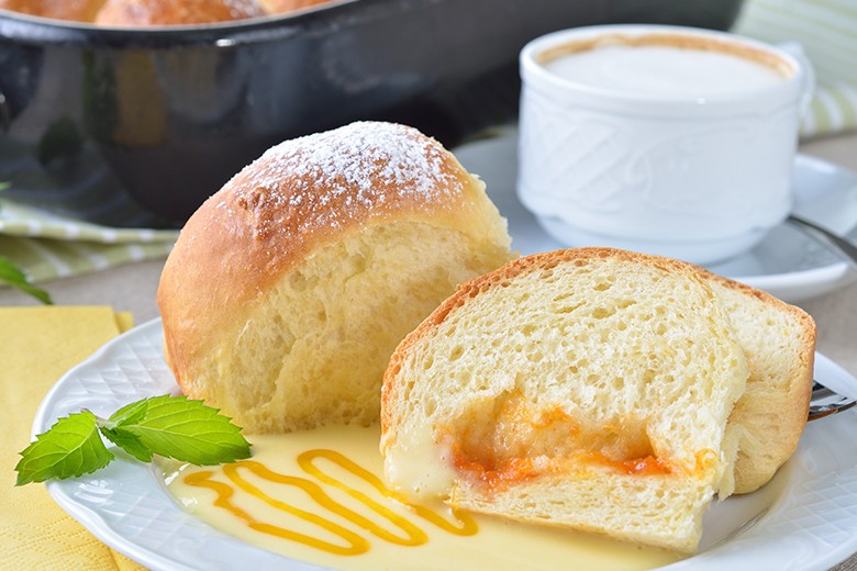 Buchteln mit Vanillesauce