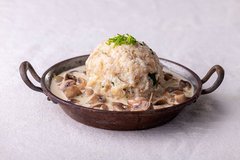 Semmelknödel mit Pilzsauce