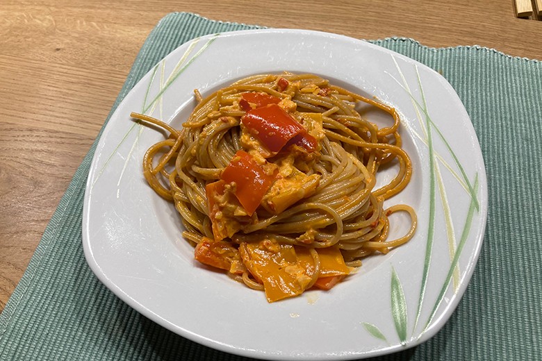 Spaghetti mit Paprikasoße