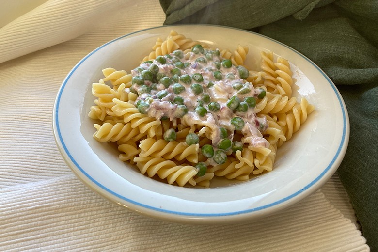 Pasta mit Erbsen in Frischkäsesoße