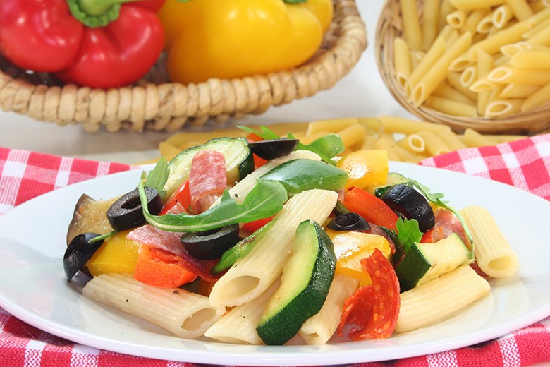 Mediterraner Pennesalat