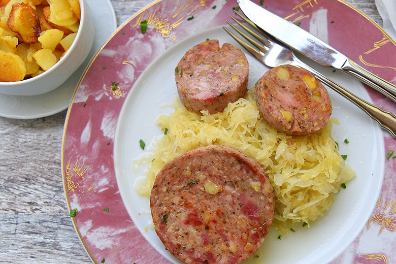 Pfälzer Saumagen auf Sauerkrautbett