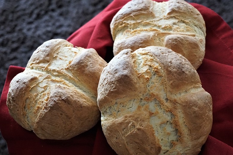 Weißbrote vom Blech