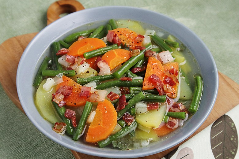 Omas Schnippelbohnensuppe