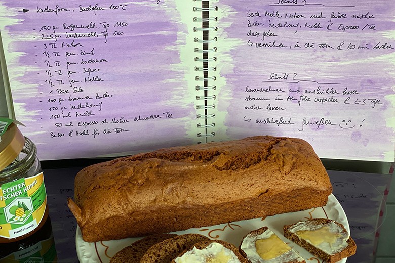Honigbrot mit Zimt und Ingwer