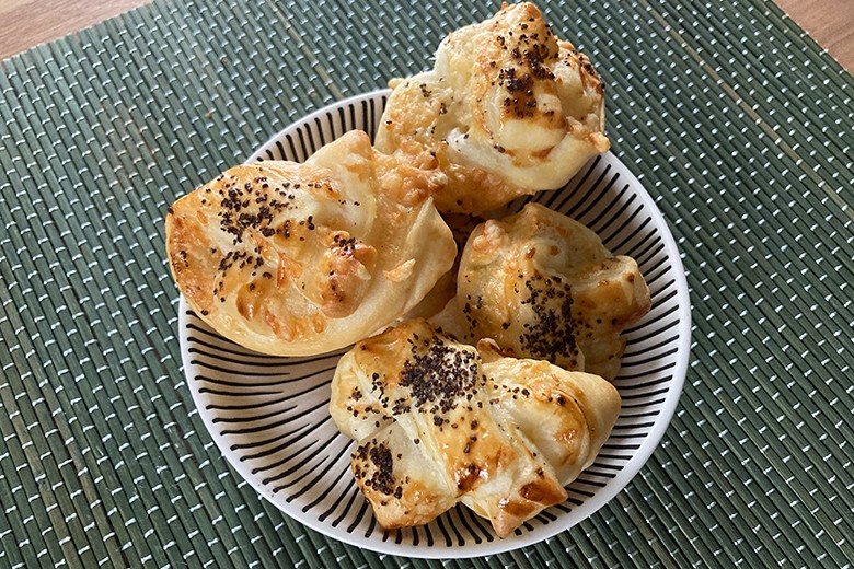Käse-Mohn-Brezeln
