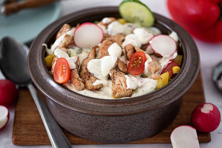 Chefsalat mit Putenstreifen