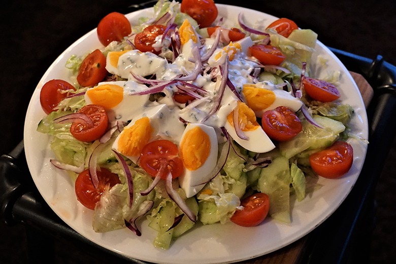 Chefsalat mit Joghurtdressing