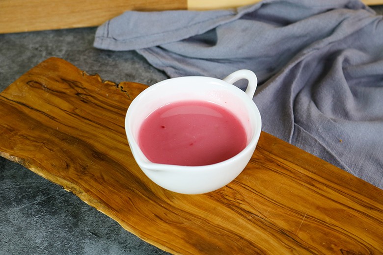 Pinker Zuckerguss aus roter Bete