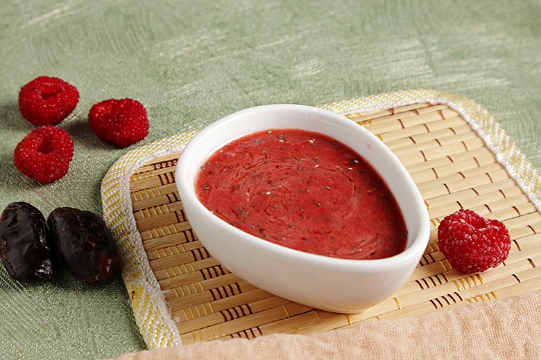 Dattelcreme mit Himbeeren