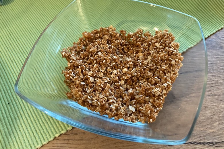 Granola mit Sesam und Kokos