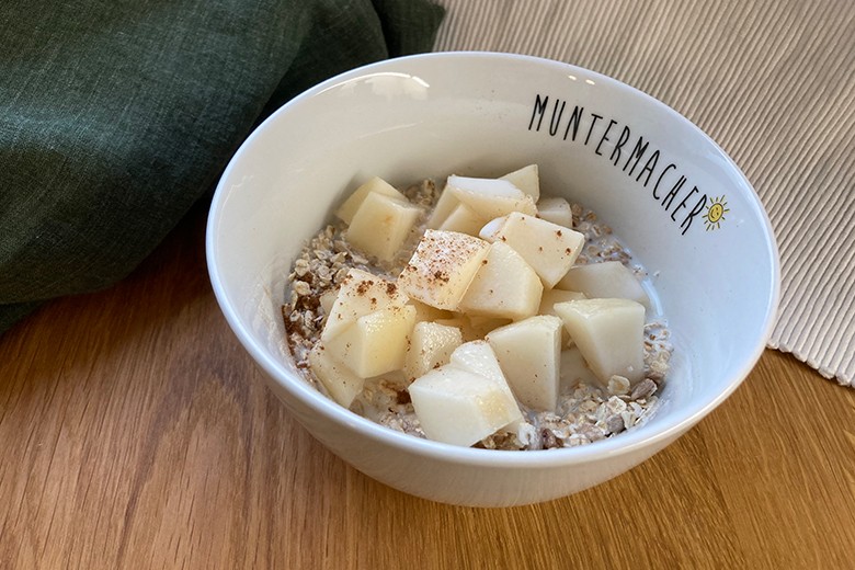 Glutenfreies Müsli mit Birnen, Kokos und Zimt