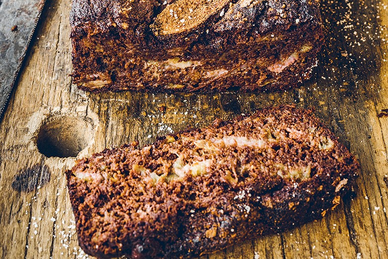 Bananenbrot mit Schokolade und Meersalz
