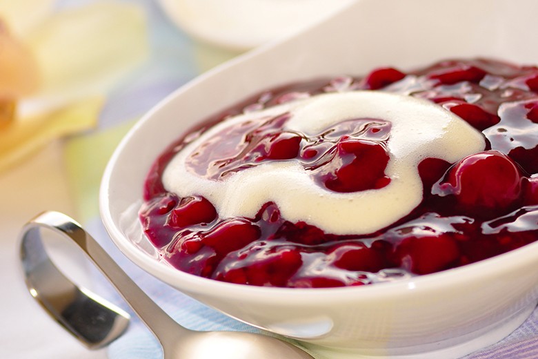 Rote Grütze mit Vanillesauce
