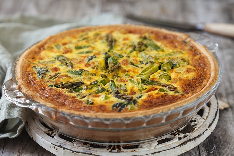 Blumenkohl-Quiche mit Spargel und Spinat