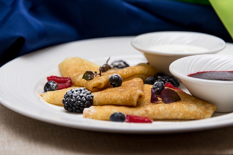 Pfannkuchen mit Waldbeeren