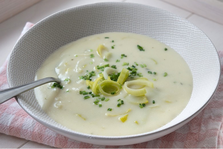 Einfache Lauchsuppe mit Mandelmus