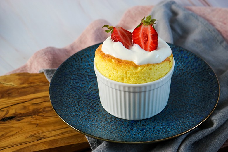Quark-Soufflé mit Erdbeeren und Vanillecreme