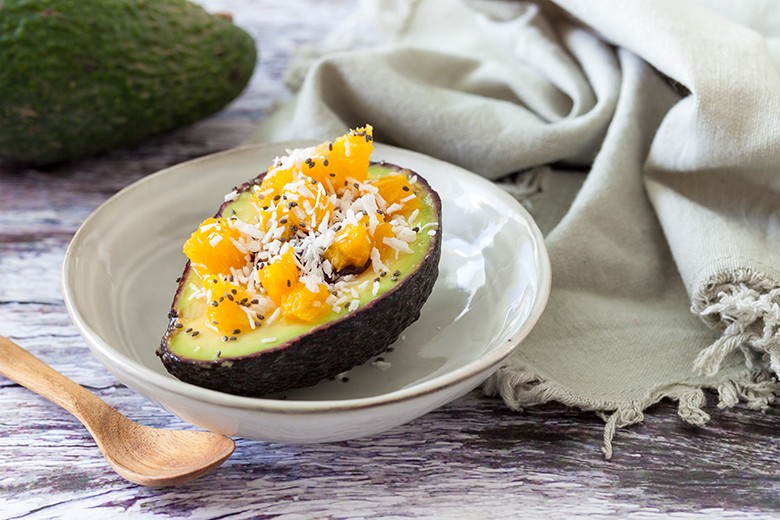 Süß gefüllte Avocado