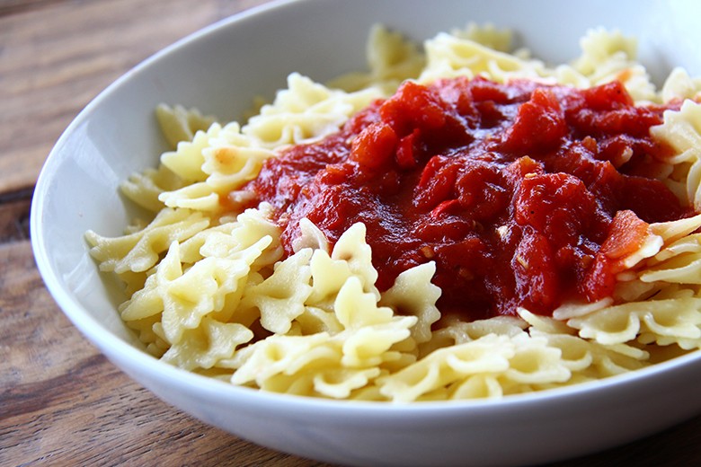 Einfache Nudeln mit Tomatensauce