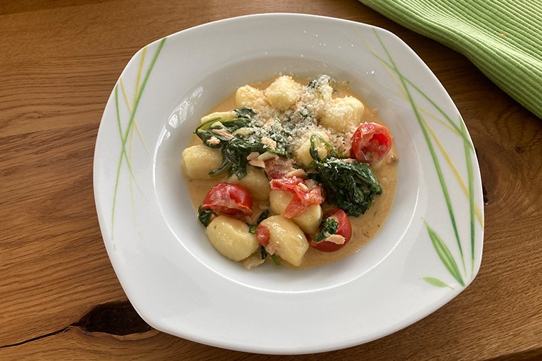 Gnocchi-Pfanne mit Lachs