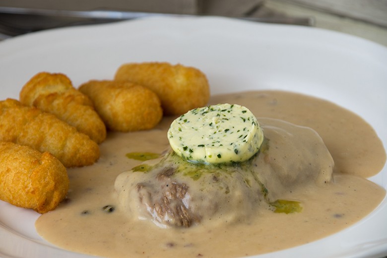 Kräuterbutter mit Rosmarin und Oregano
