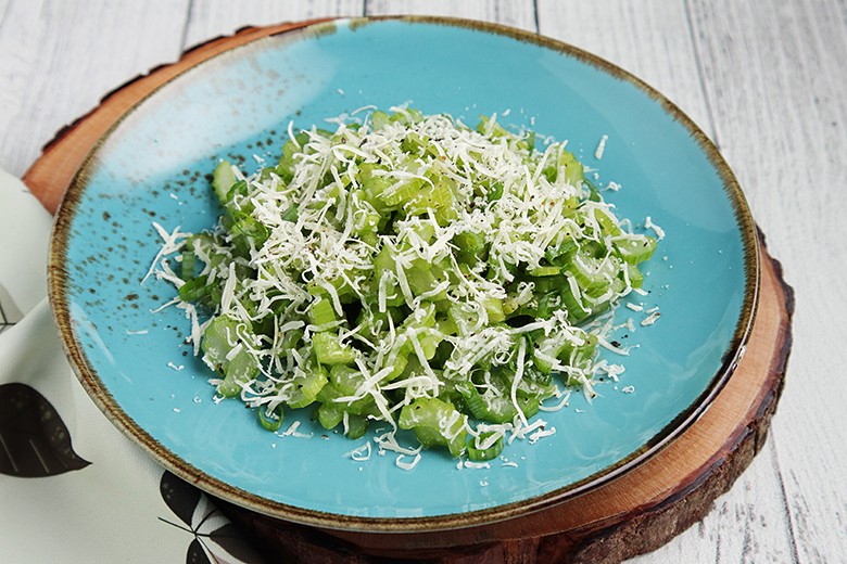 Einfacher Stangensellerie-Salat