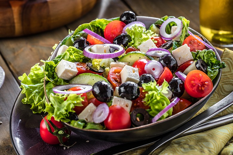 Bunter griechischer Salat