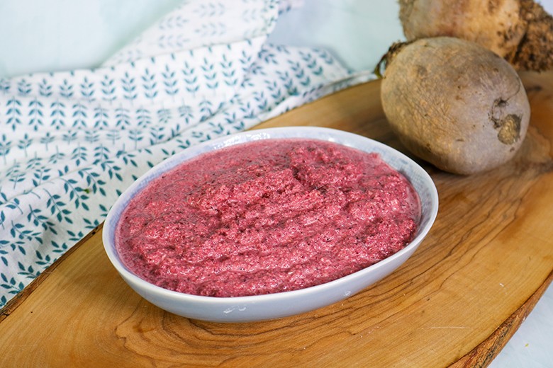 Veganer Aufstrich mit roter Bete