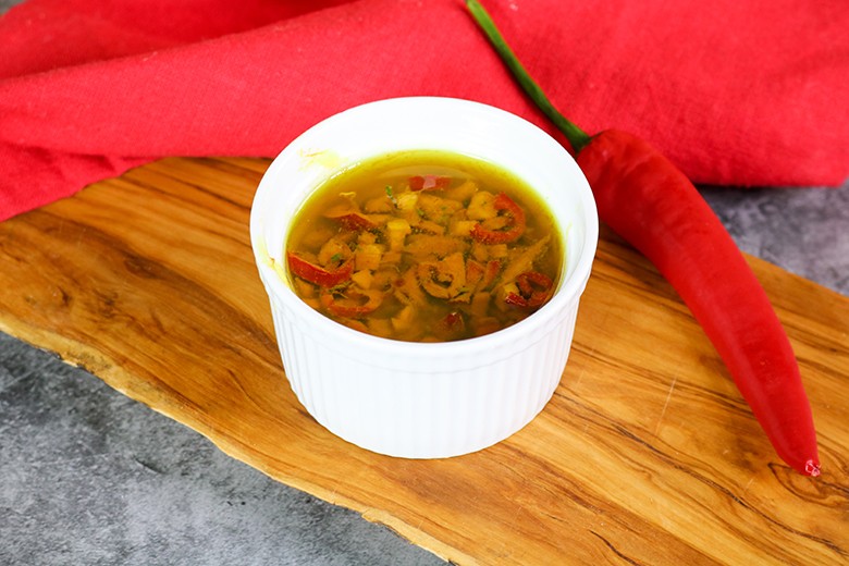 Pikante Currymarinade mit Knoblauch und Limette