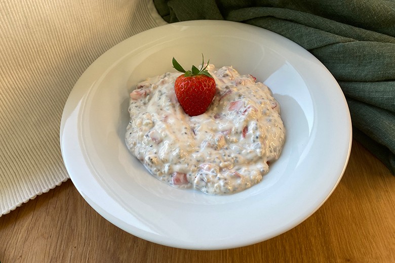 Veganes Joghurtmüsli mit Erdbeeren