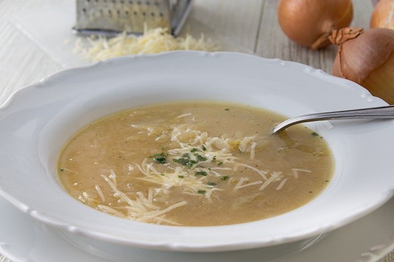 Klare Zwiebelsuppe